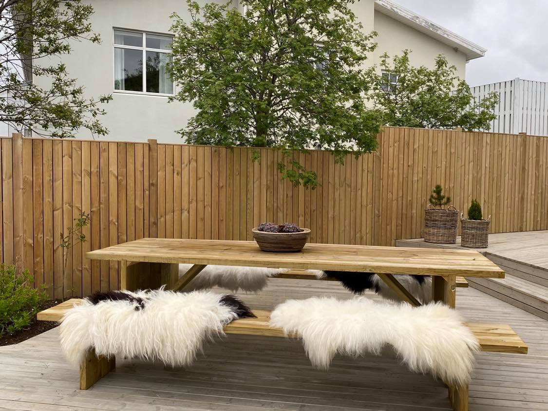 Þorpari á fallegum palli í Kópavogi