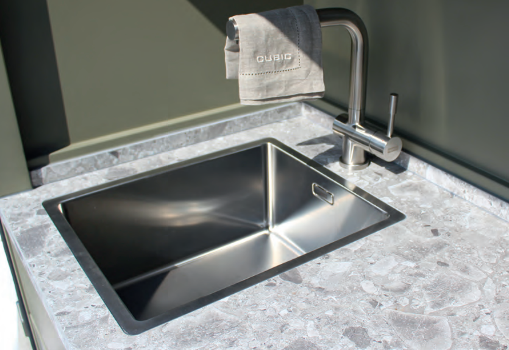 CUBIC ÚTIELDHÚS Í SKÁP