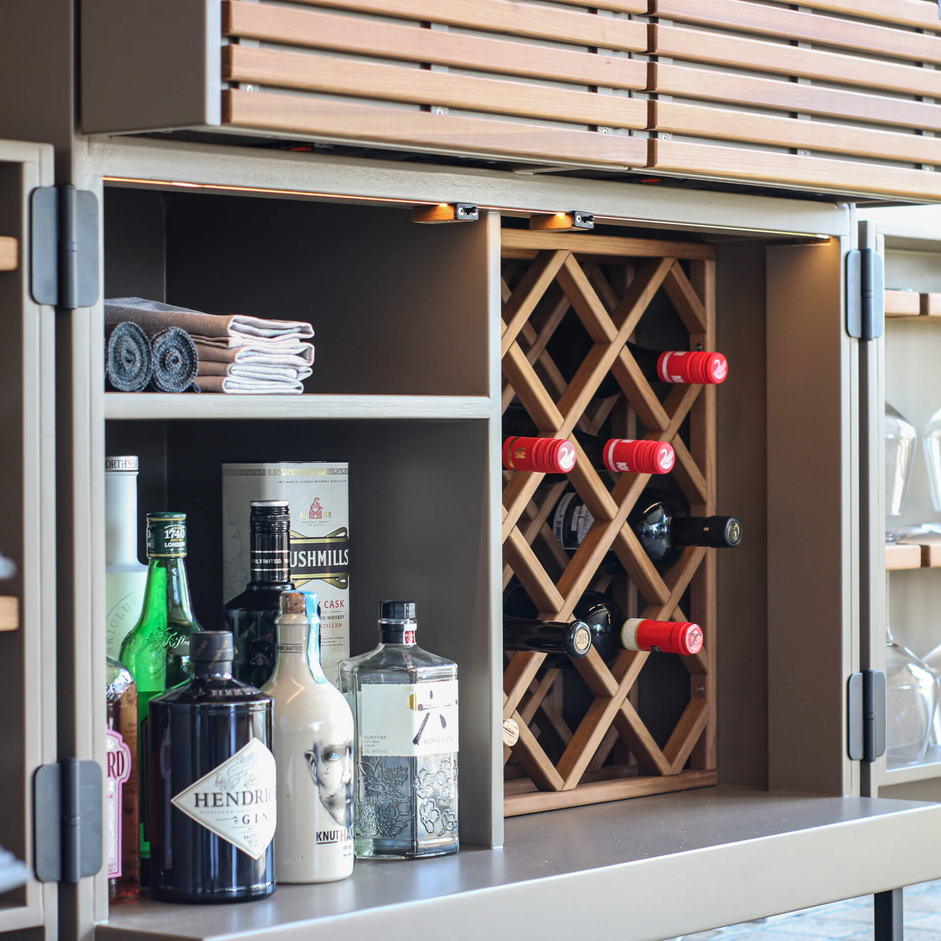 CUBIC ÚTIELDHÚS Í SKÁP