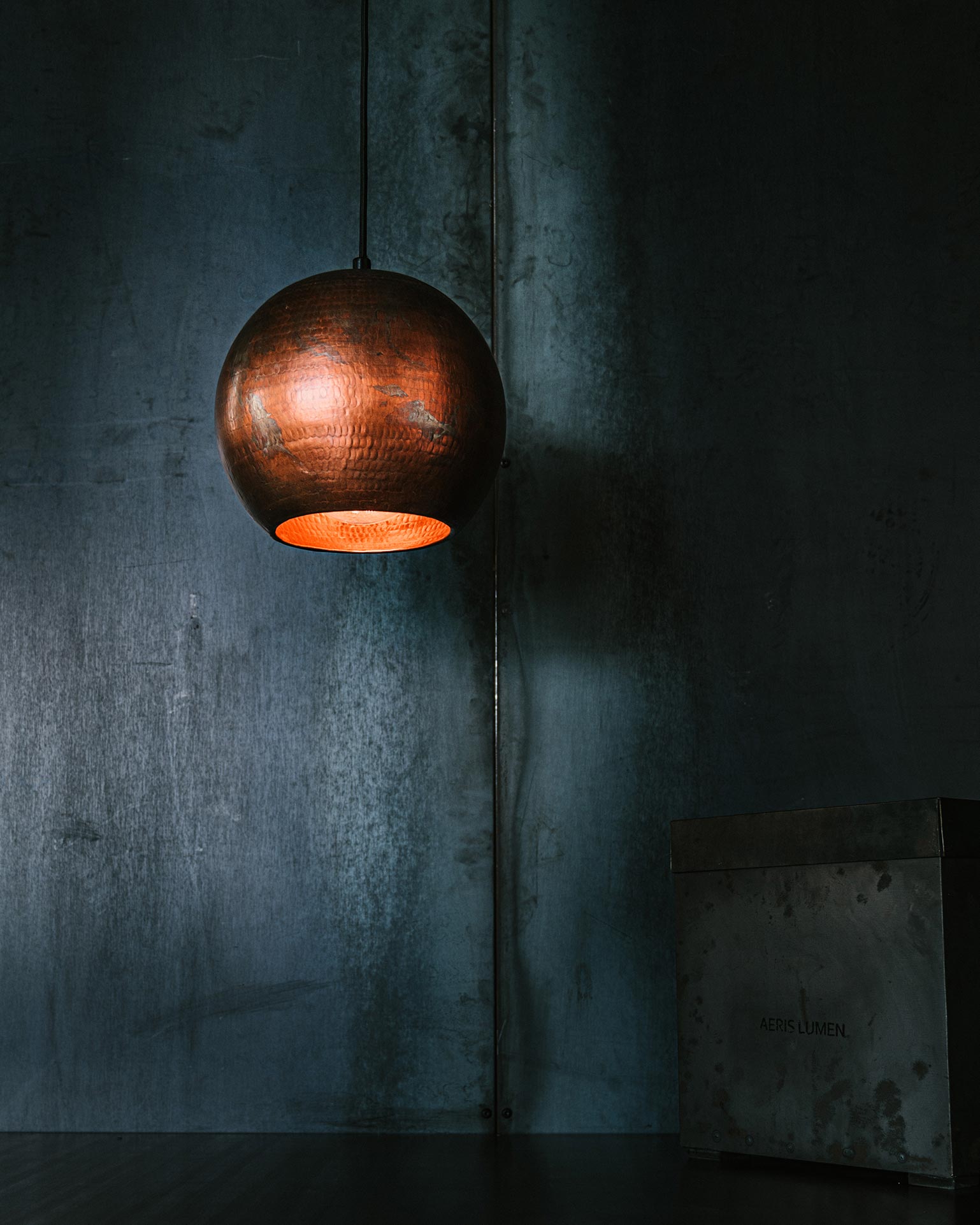 Dökka koparljósið - handgerðog einstök fyrir falleg heimili