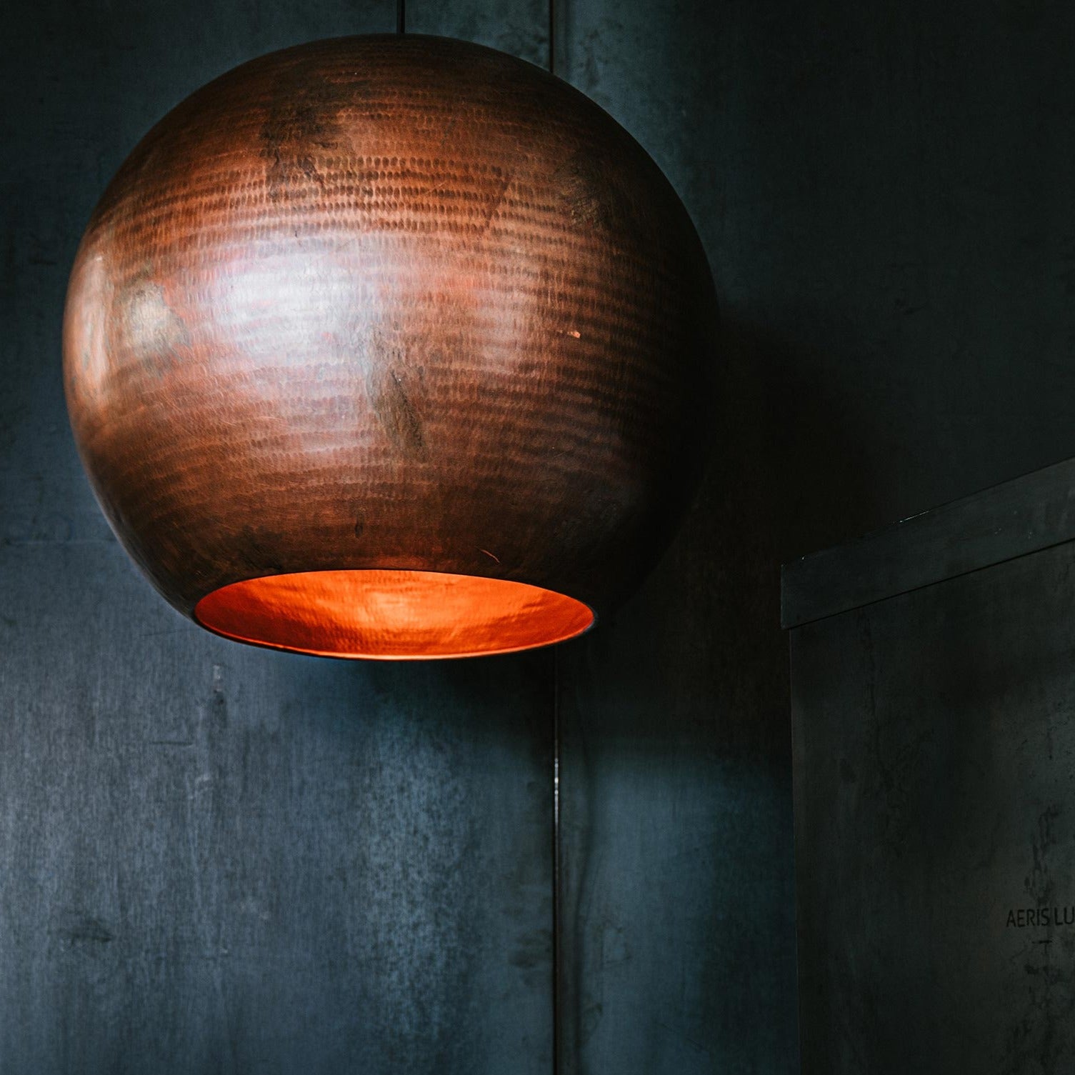 Dökka koparljósið - handgerðog einstök fyrir falleg heimili