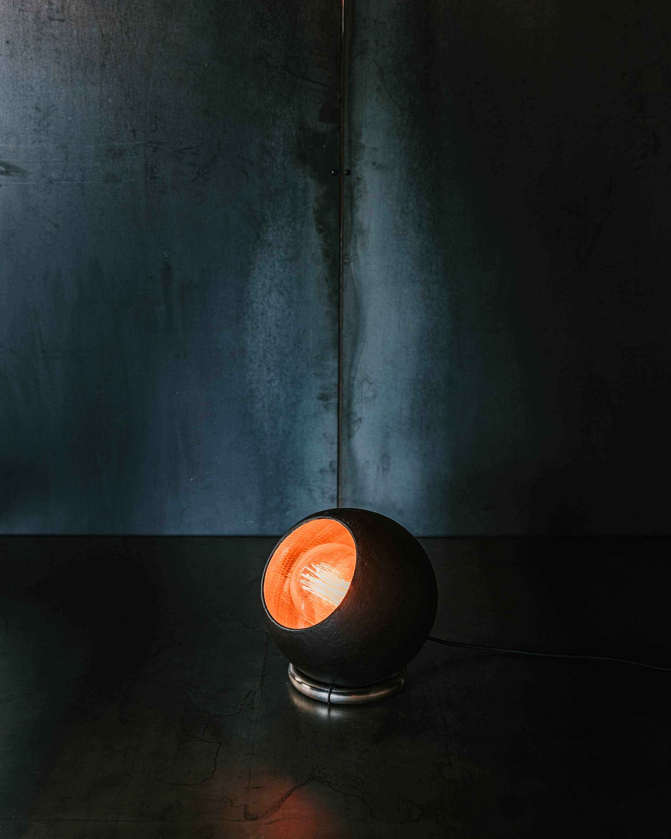 Svarta koparkúlan - kallar á athygli og virðingu