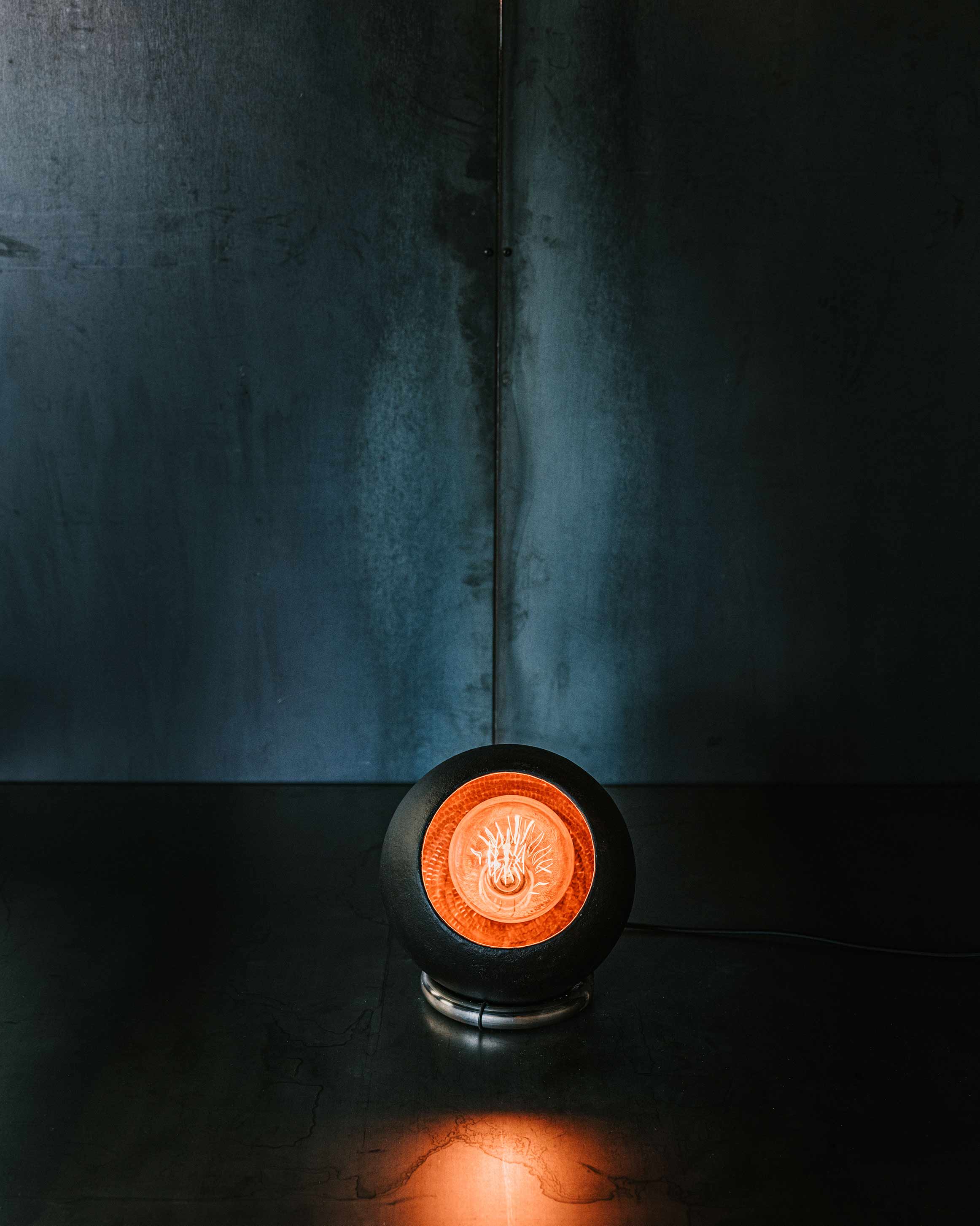 Svarta koparkúlan - kallar á athygli og virðingu