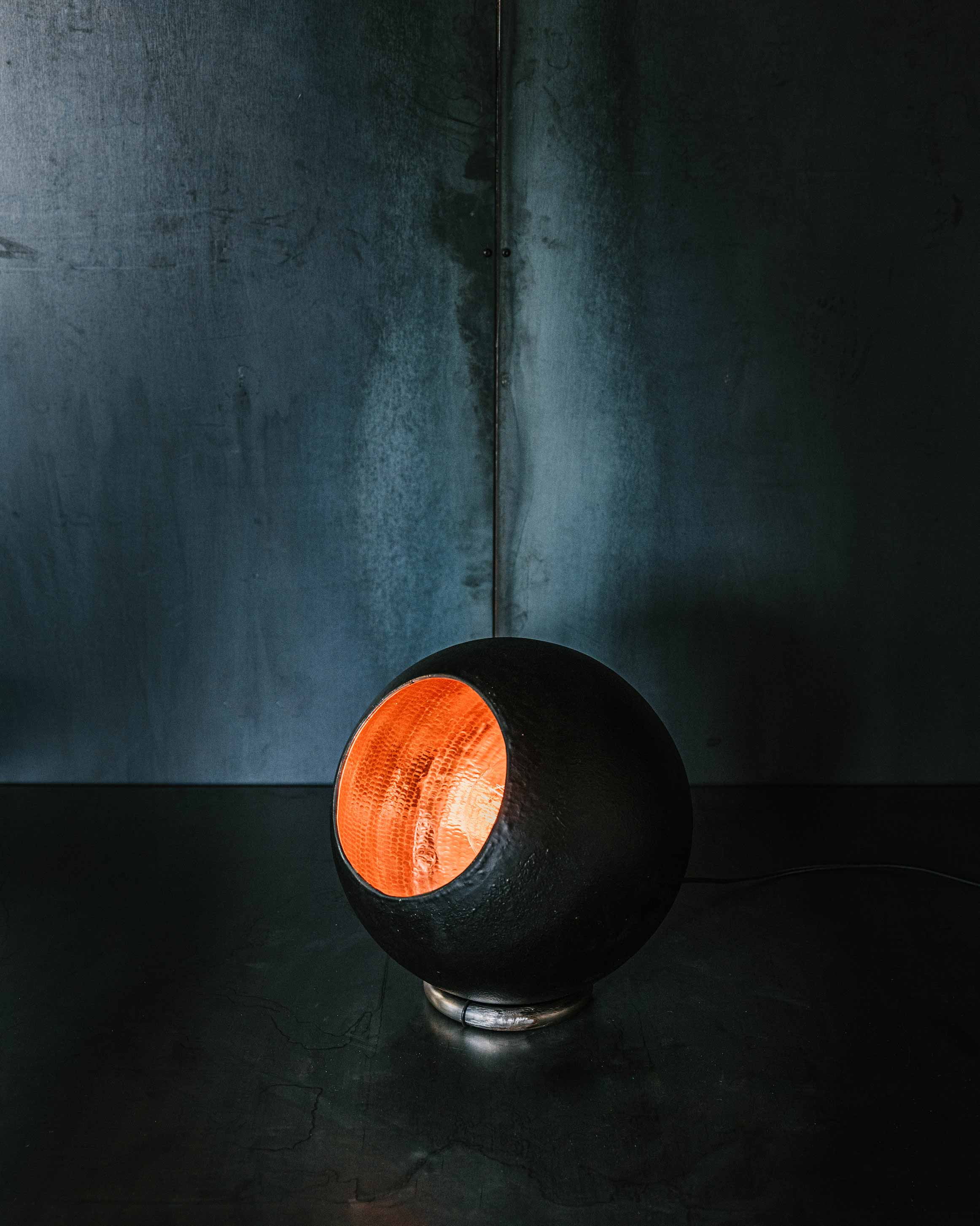 Svarta koparkúlan - kallar á athygli og virðingu