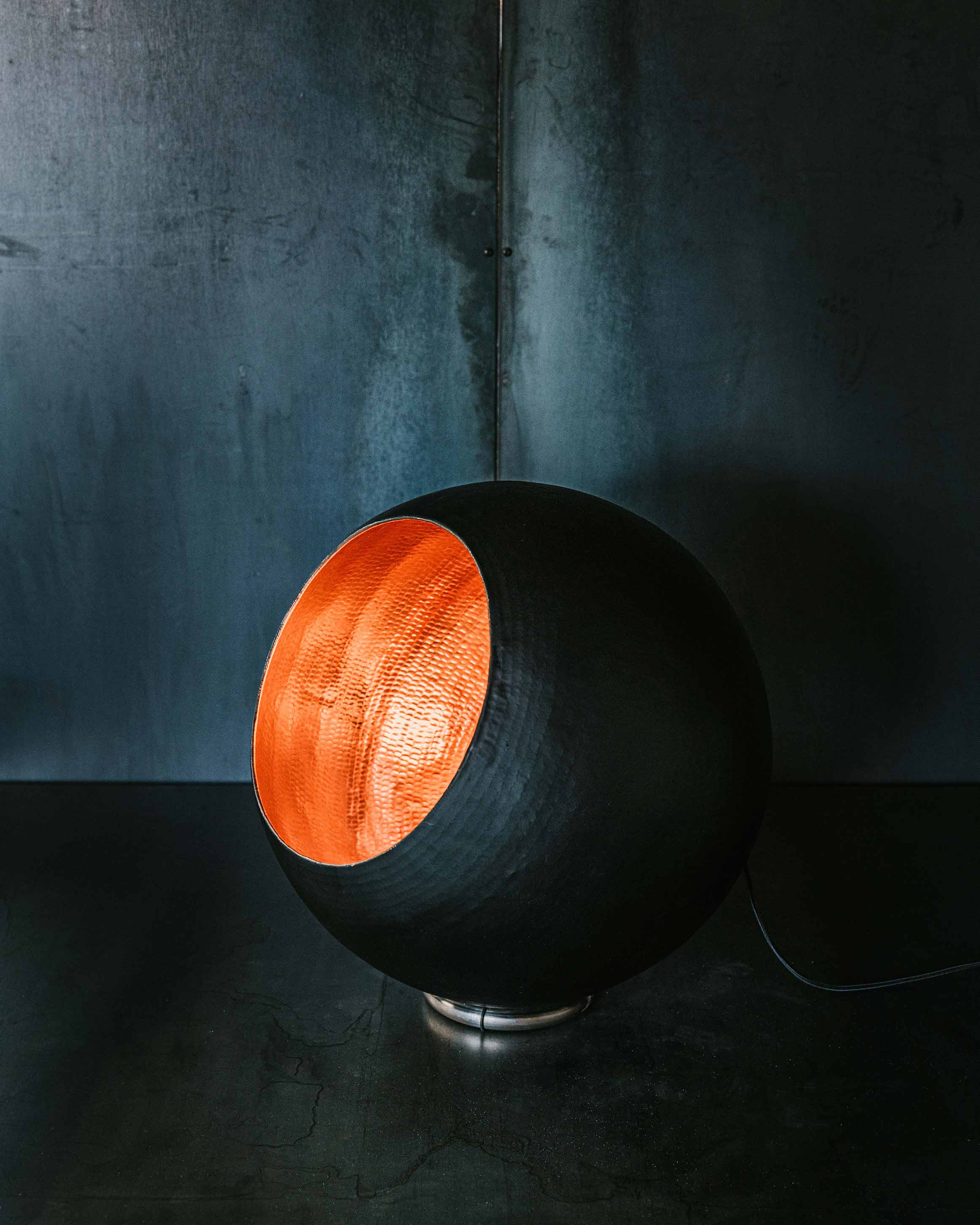 Svarta koparkúlan - kallar á athygli og virðingu