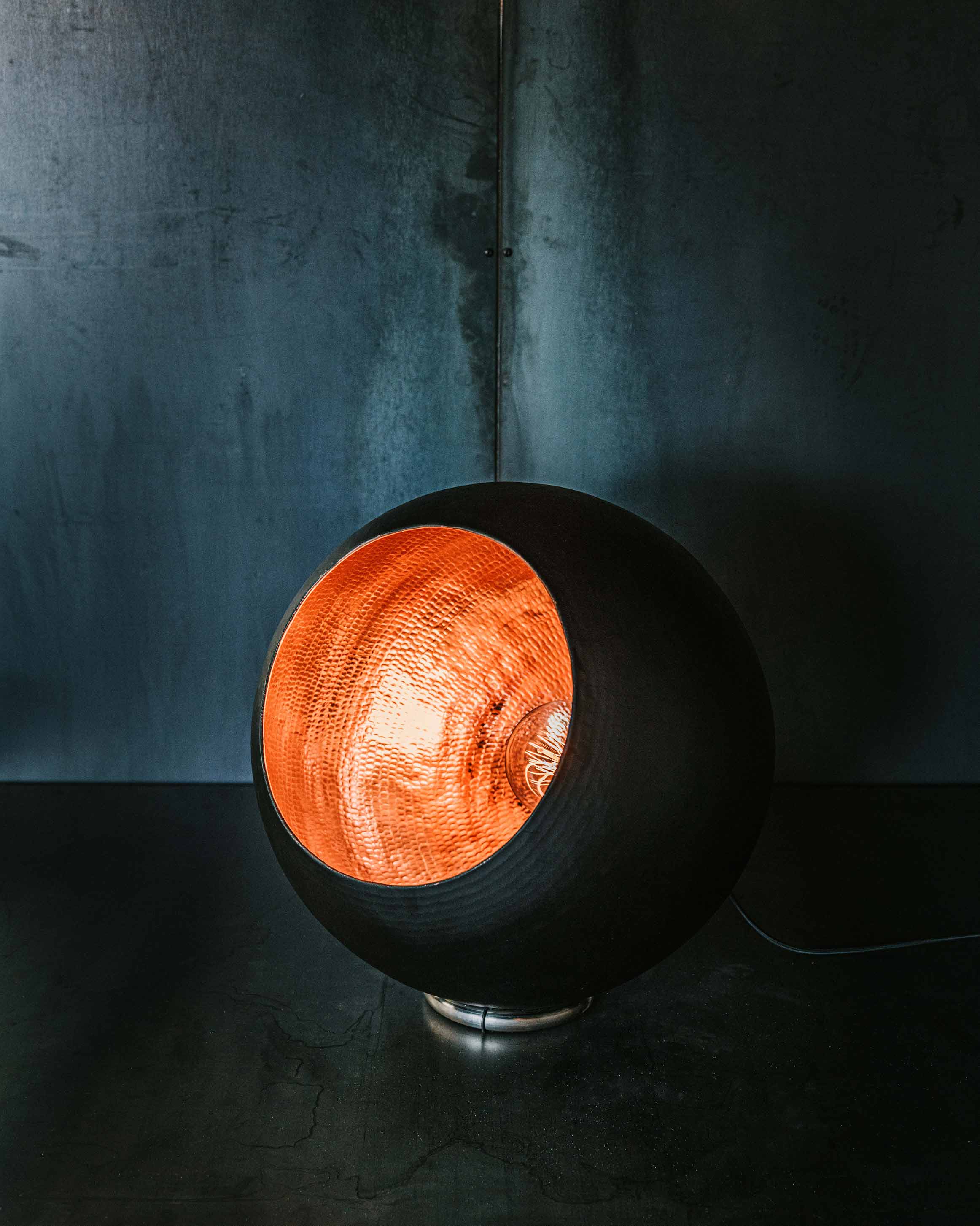 Svarta koparkúlan - kallar á athygli og virðingu