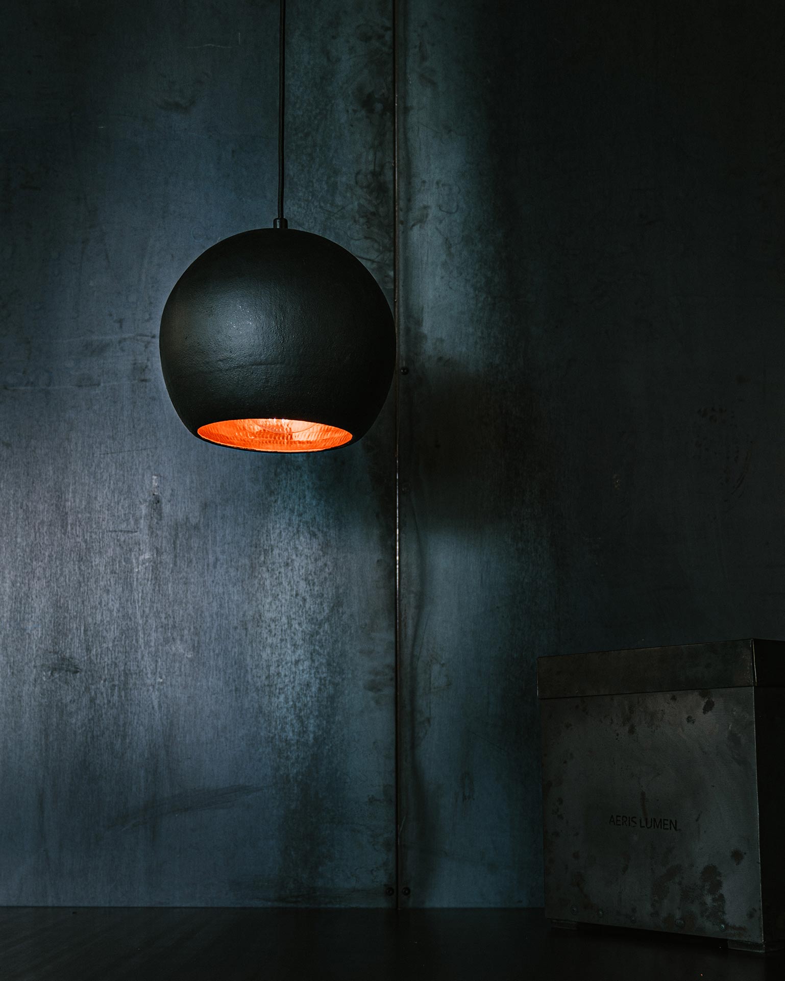 Svarta koparkúlan - kallar á athygli og virðingu