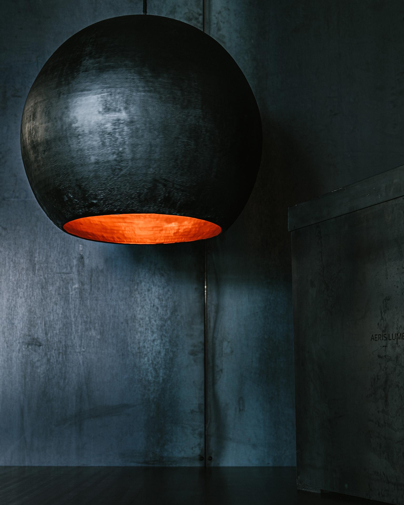 Svarta koparkúlan - kallar á athygli og virðingu