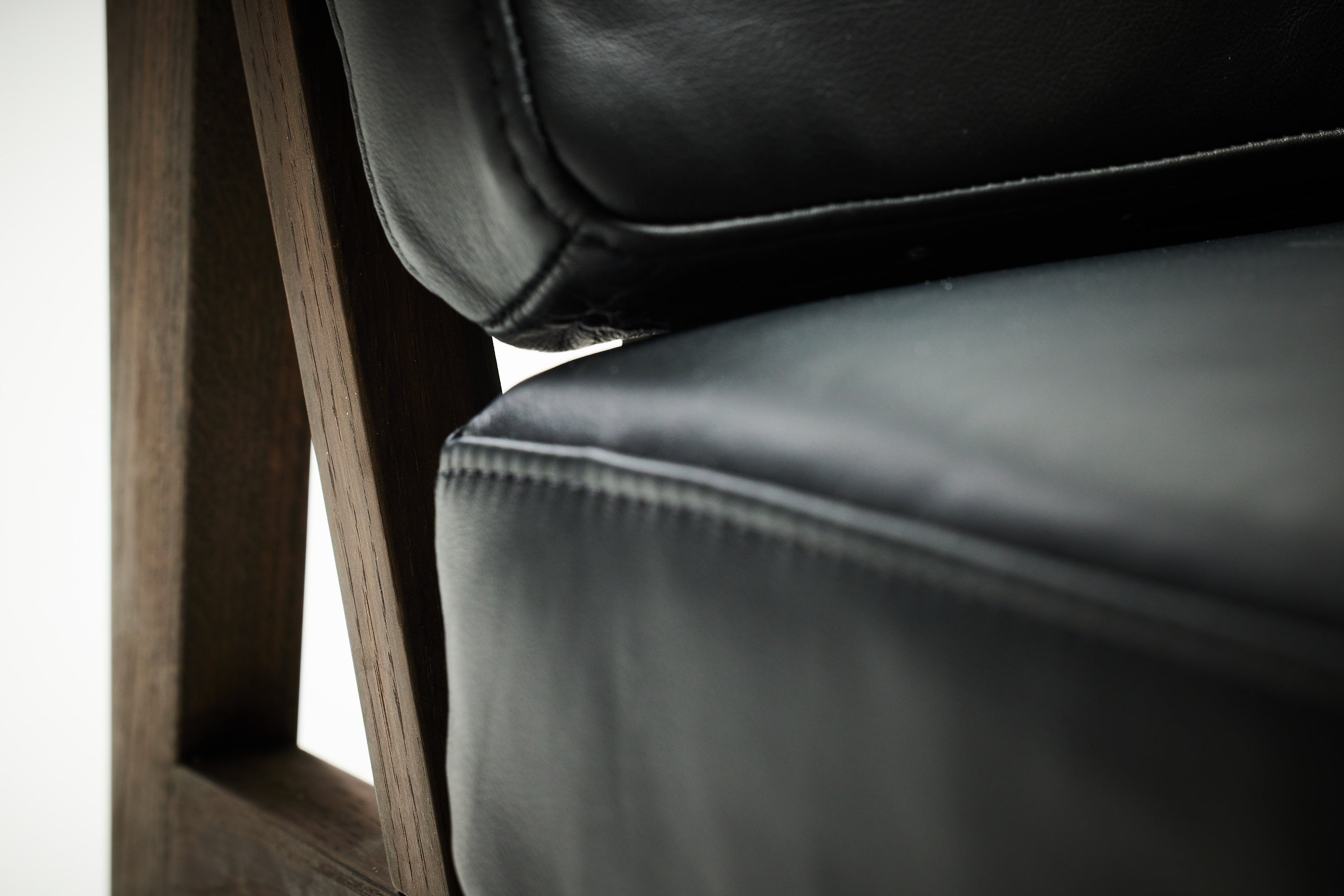 AXEL hægindastóllinn - Reykt eik