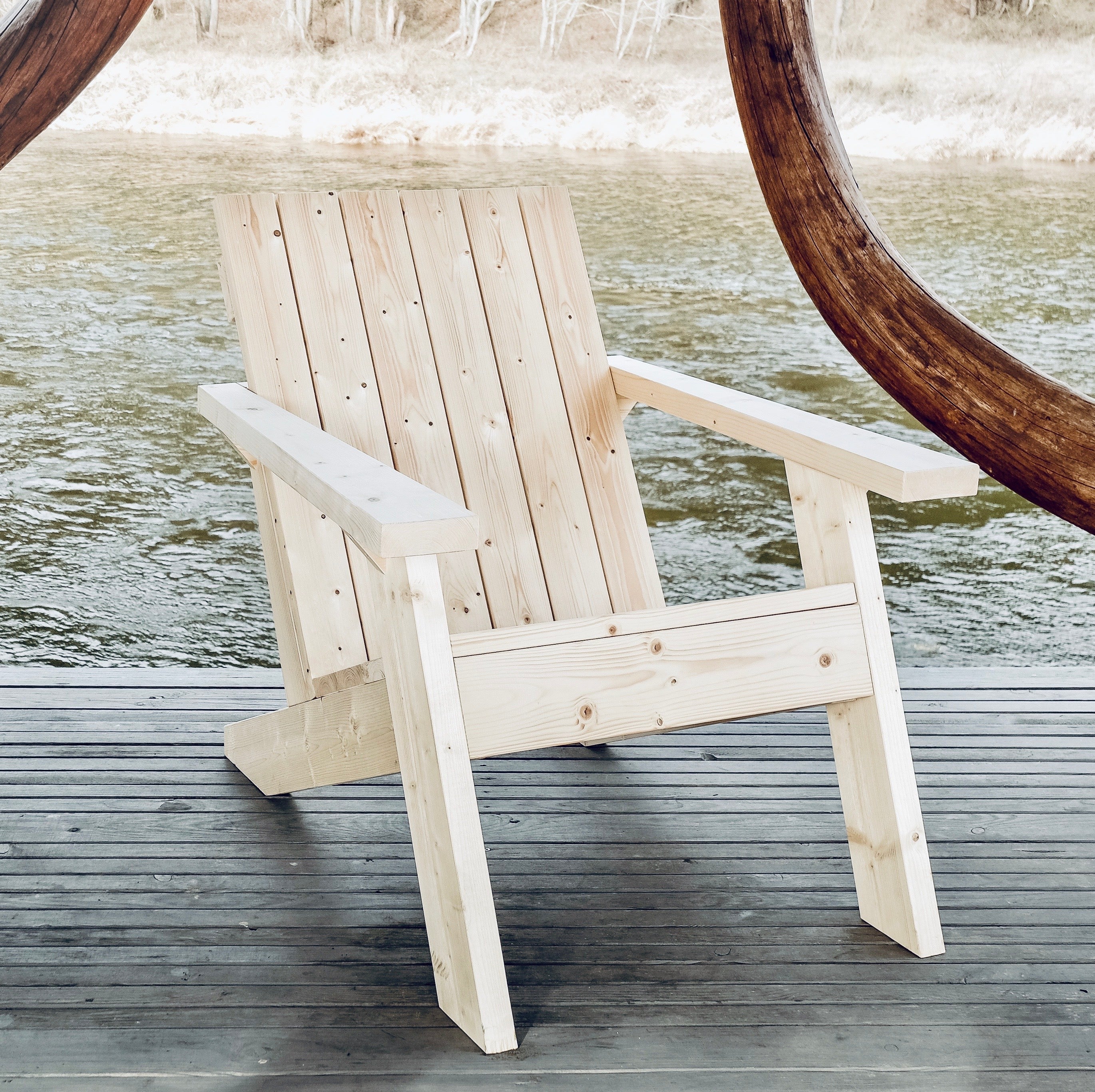 STÓRI OG STERKI STÓLINN