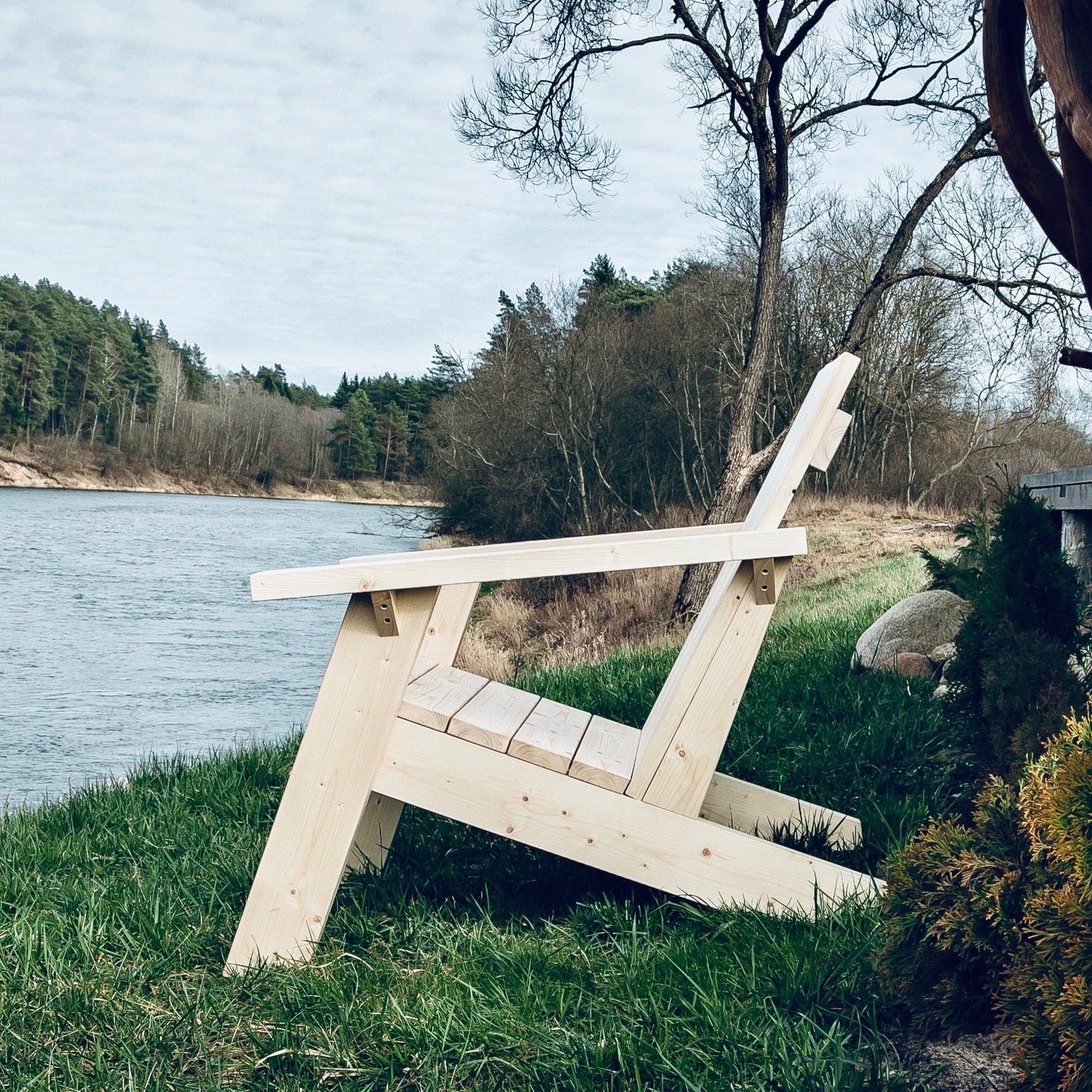 STÓRI OG STERKI STÓLINN