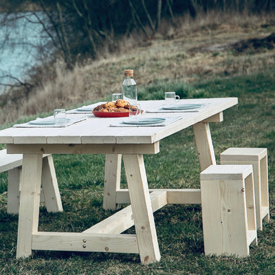 RÓMANTÍSKA BORÐIÐ